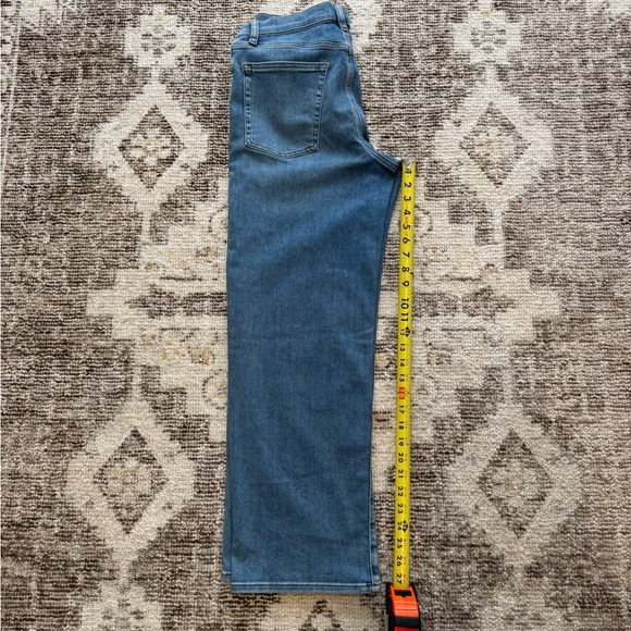 Frame The Mellow Mid Rise Jean - Picture 8 of 9